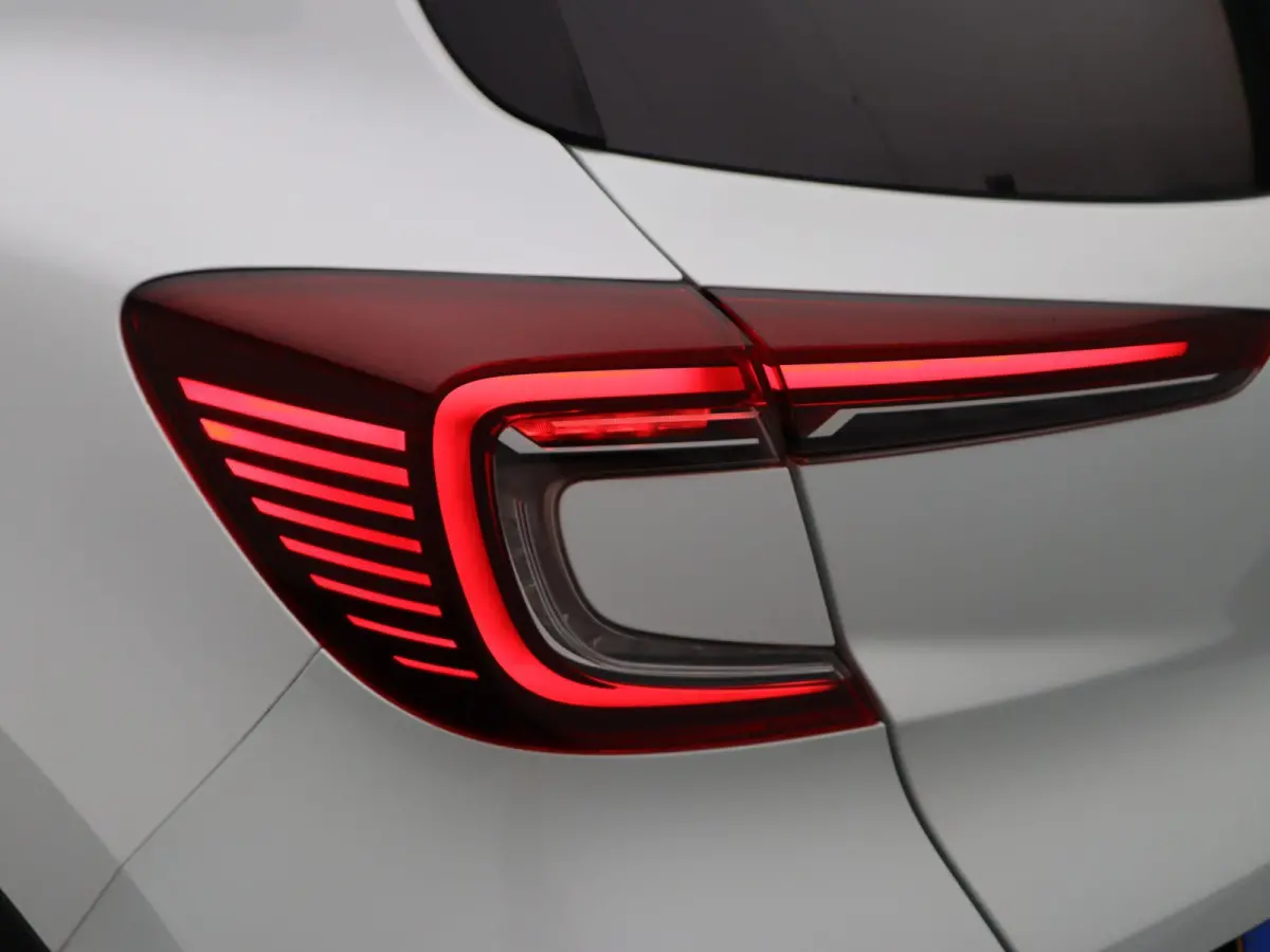 1.6 E-Tech Hybrid 145 Techno | Achteruitrijcamera | Parkeersensoren voor en achter | Navigatie | Led verlichting |