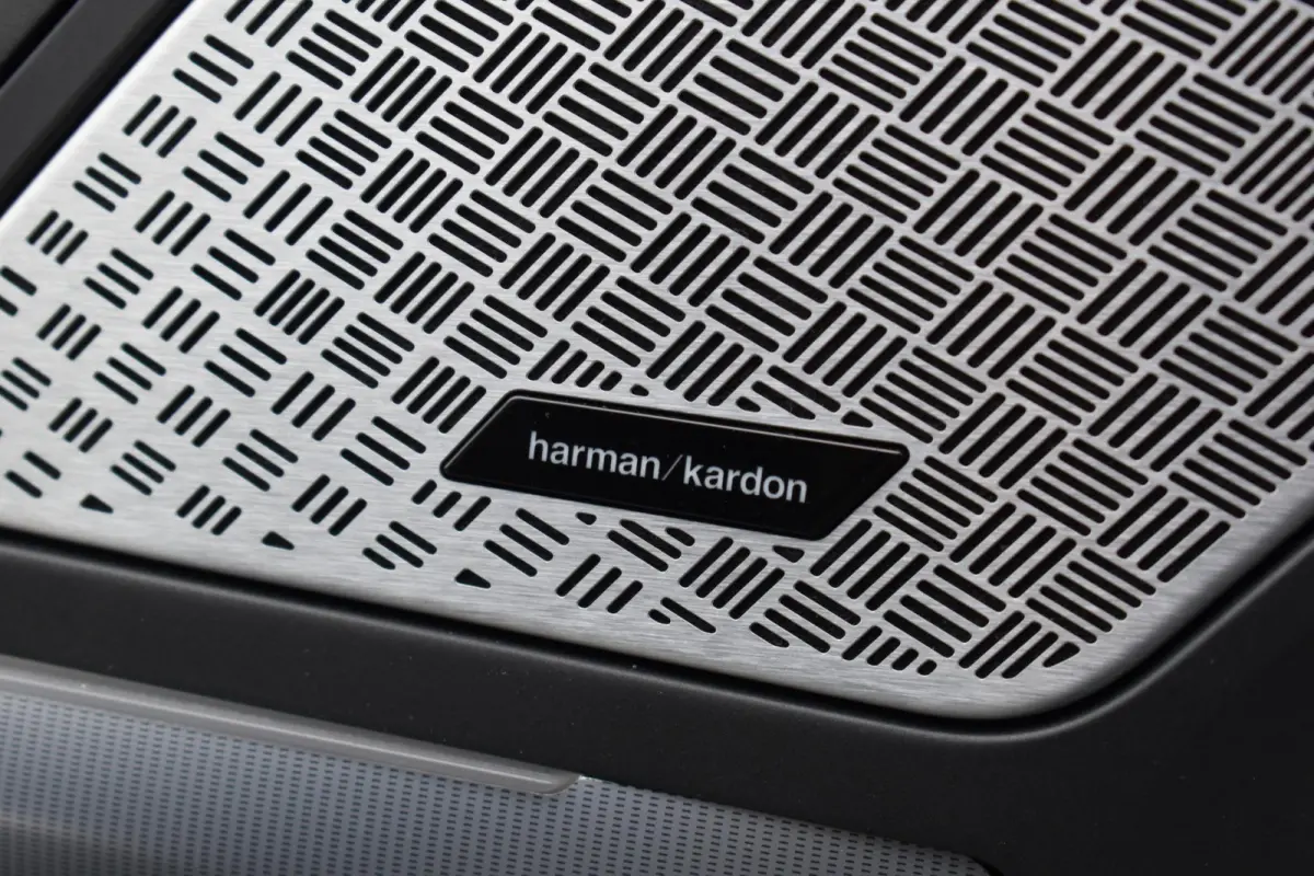 sDrive20i Launch Edition M-Pakket Pano Harman/Kardon Camera