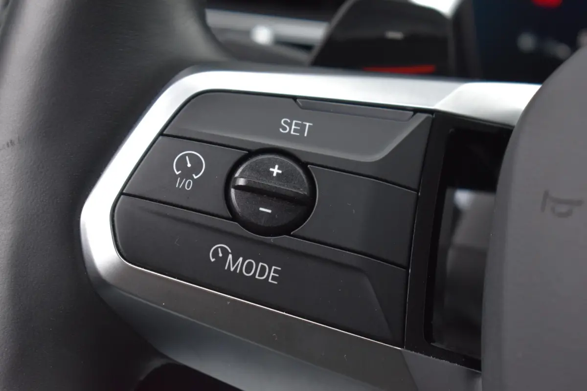sDrive20i Launch Edition M-Pakket Pano Harman/Kardon Camera
