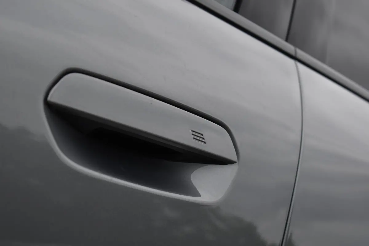 sDrive20i Launch Edition M-Pakket Pano Harman/Kardon Camera