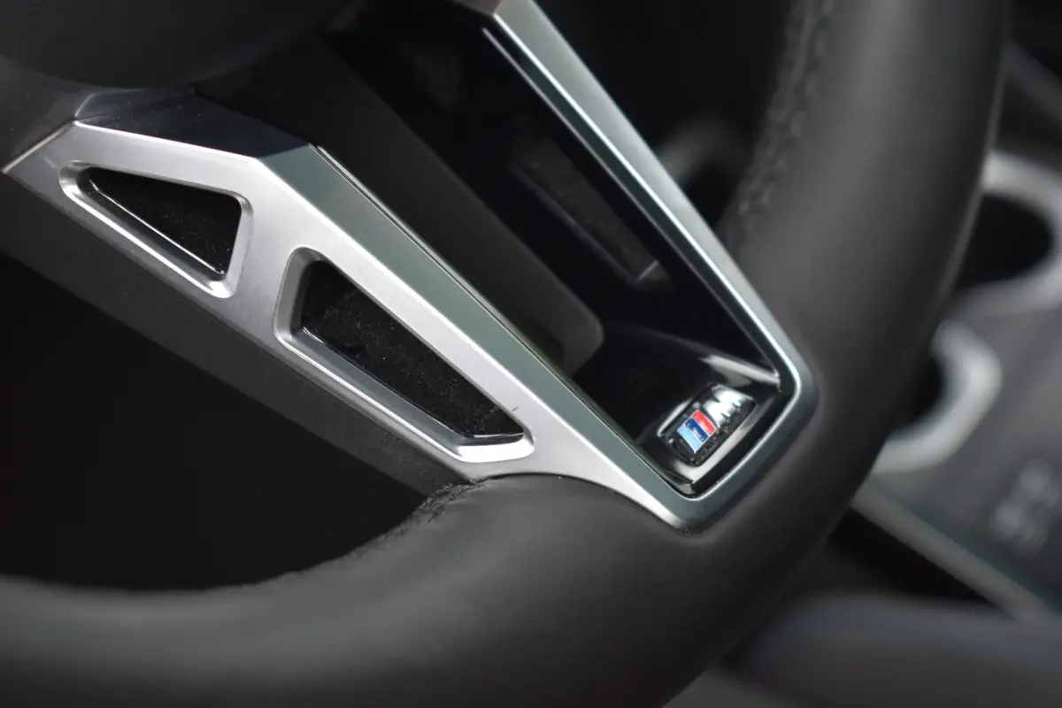 sDrive20i Launch Edition M-Pakket Pano Harman/Kardon Camera