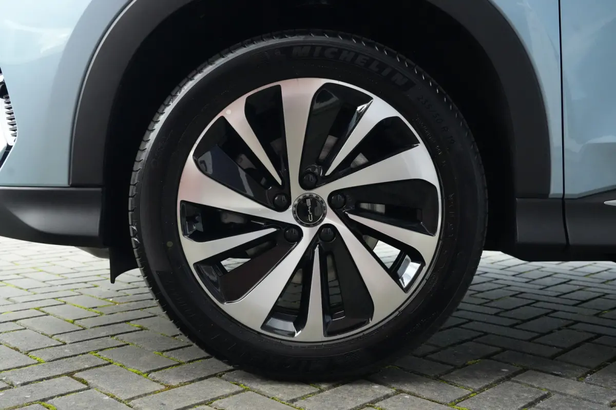 1.5 DM-i PHEV AWD Design | 324 PK | Pano | HUD | 360° Camera | BYD SEAL U 1.5 DM-i PHEV AWD Design met 324 PK, Plug-in hybride aandrijving, Panoramadak, Head-Up Display, 360° camera, adapt