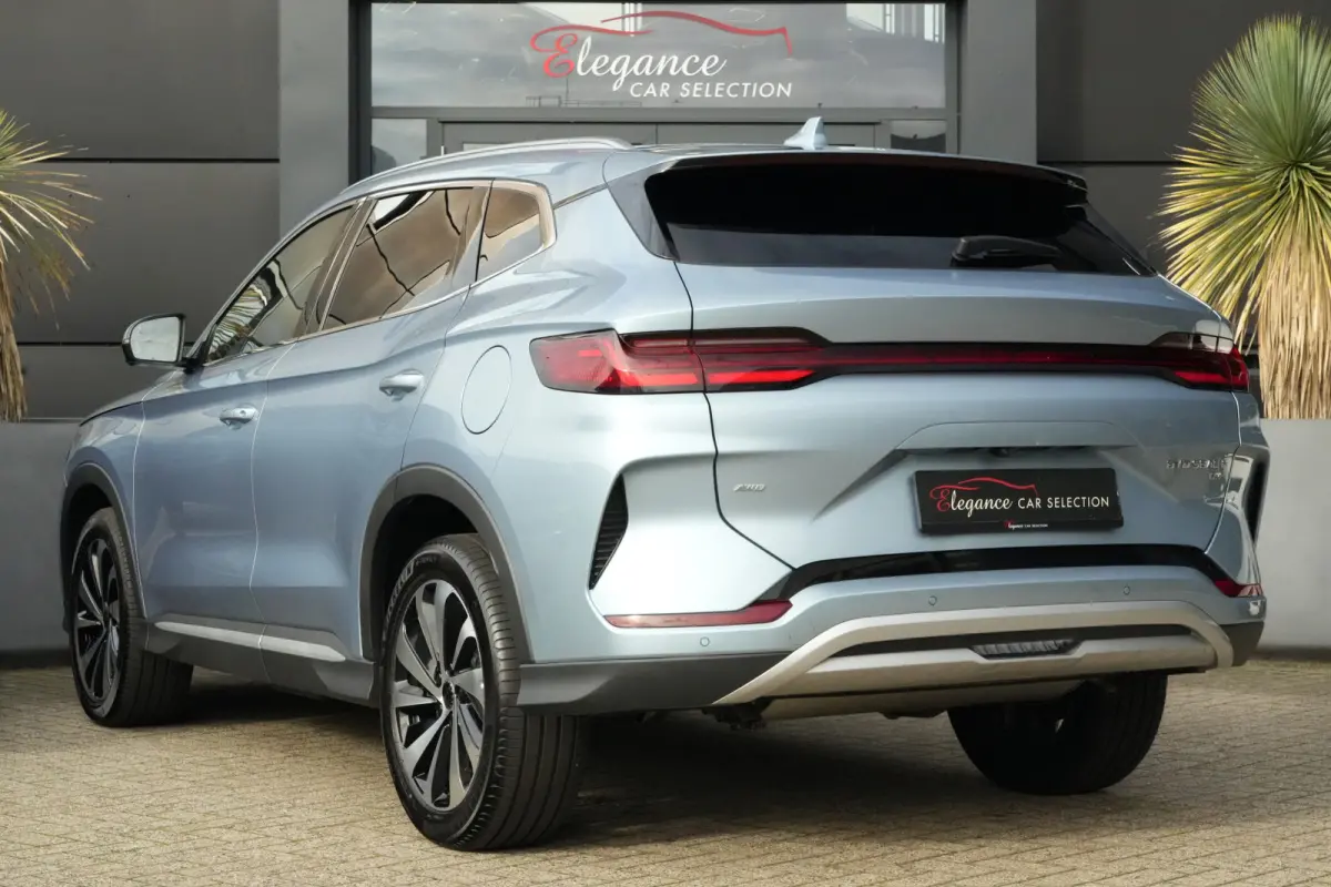 1.5 DM-i PHEV AWD Design | 324 PK | Pano | HUD | 360° Camera | BYD SEAL U 1.5 DM-i PHEV AWD Design met 324 PK, Plug-in hybride aandrijving, Panoramadak, Head-Up Display, 360° camera, adapt