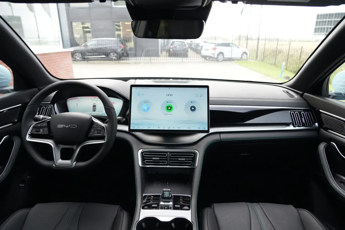 1.5 DM-i PHEV AWD Design | 324 PK | Pano | HUD | 360° Camera | BYD SEAL U 1.5 DM-i PHEV AWD Design met 324 PK, Plug-in hybride aandrijving, Panoramadak, Head-Up Display, 360° camera, adapt