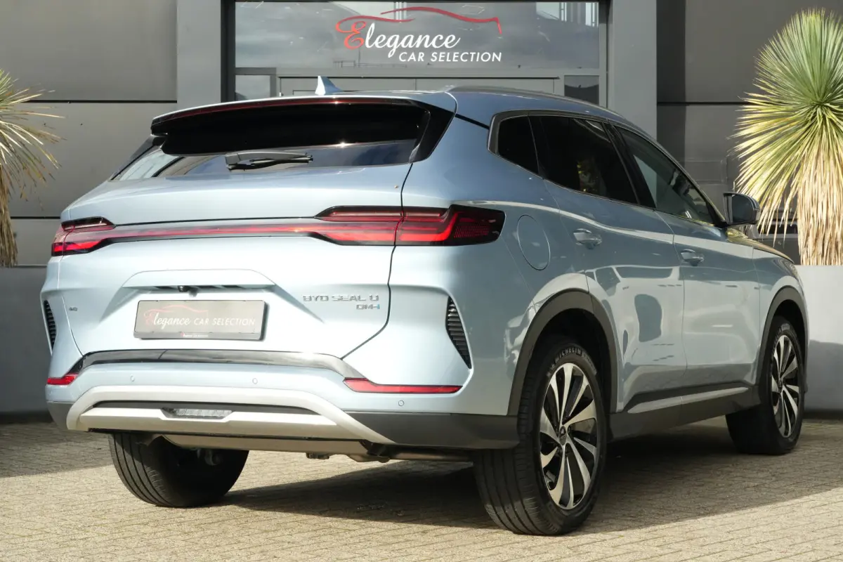 1.5 DM-i PHEV AWD Design | 324 PK | Pano | HUD | 360° Camera | BYD SEAL U 1.5 DM-i PHEV AWD Design met 324 PK, Plug-in hybride aandrijving, Panoramadak, Head-Up Display, 360° camera, adapt