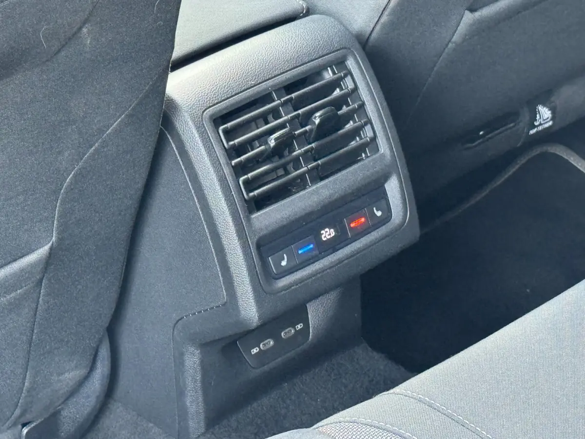 1.5 TSI Highline Business R | Met o.a. stoelverwarming, cruise control, climate control, panoramadak en PDC!