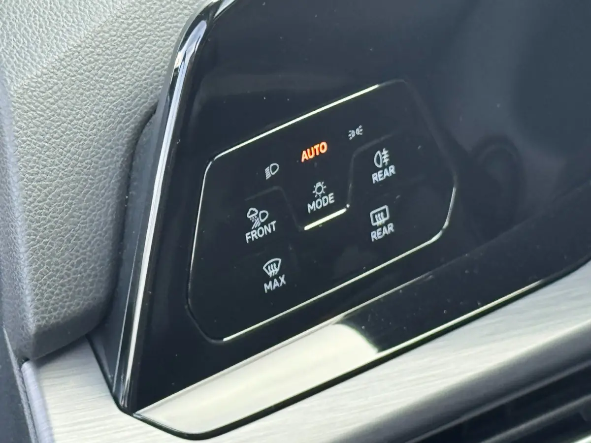 1.5 TSI Highline Business R | Met o.a. stoelverwarming, cruise control, climate control, panoramadak en PDC!