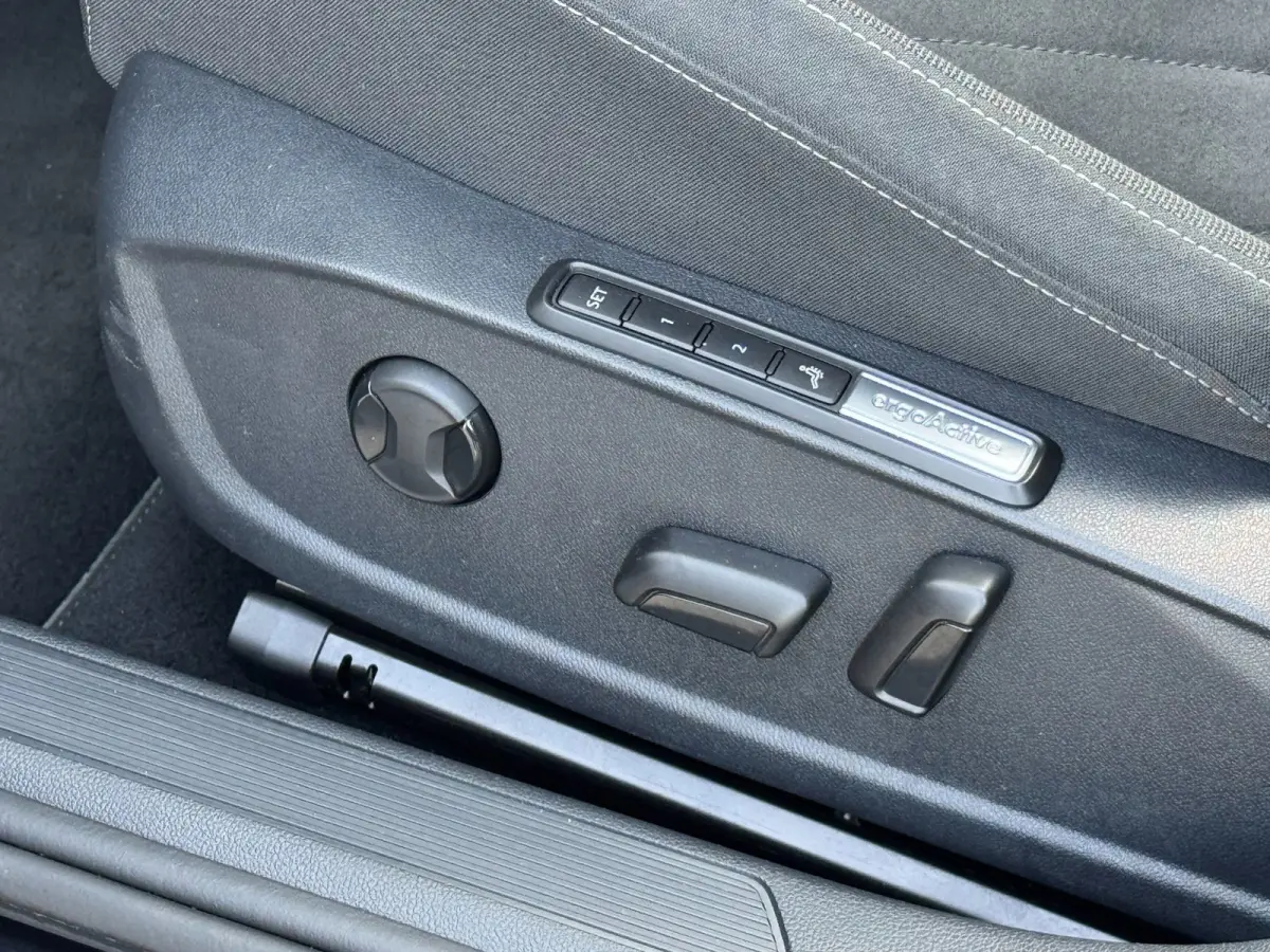 1.5 TSI Highline Business R | Met o.a. stoelverwarming, cruise control, climate control, panoramadak en PDC!
