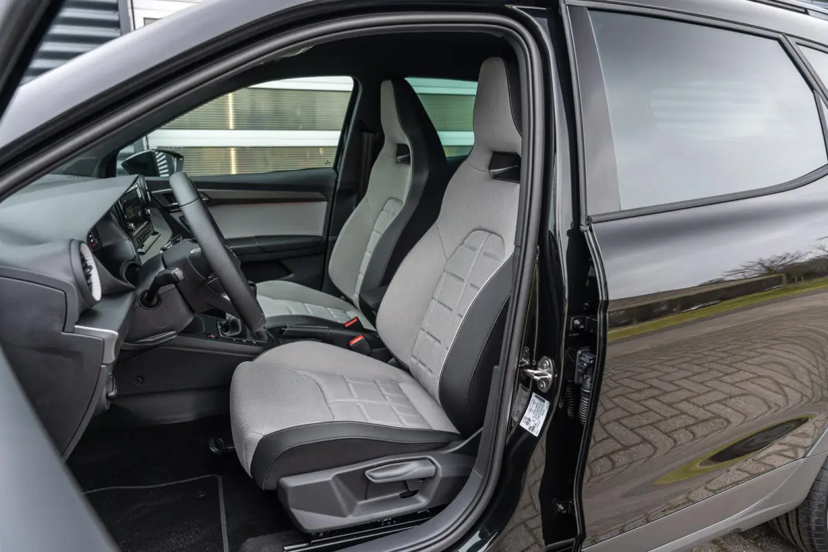 1.0 EcoTSI 95pk FR Business Connect | Achteruitrijcamera | Cruise Control Adaptief | Stoelverwarming