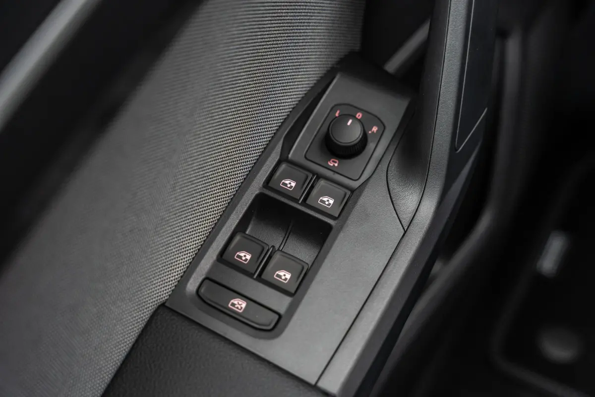 1.0 EcoTSI 95pk FR Business Connect | Achteruitrijcamera | Cruise Control Adaptief | Stoelverwarming