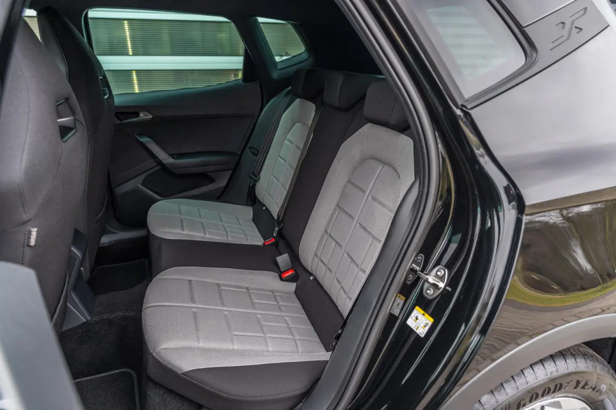 1.0 EcoTSI 95pk FR Business Connect | Achteruitrijcamera | Cruise Control Adaptief | Stoelverwarming