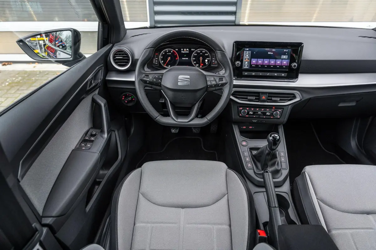 1.0 EcoTSI 95pk FR Business Connect | Achteruitrijcamera | Cruise Control Adaptief | Stoelverwarming