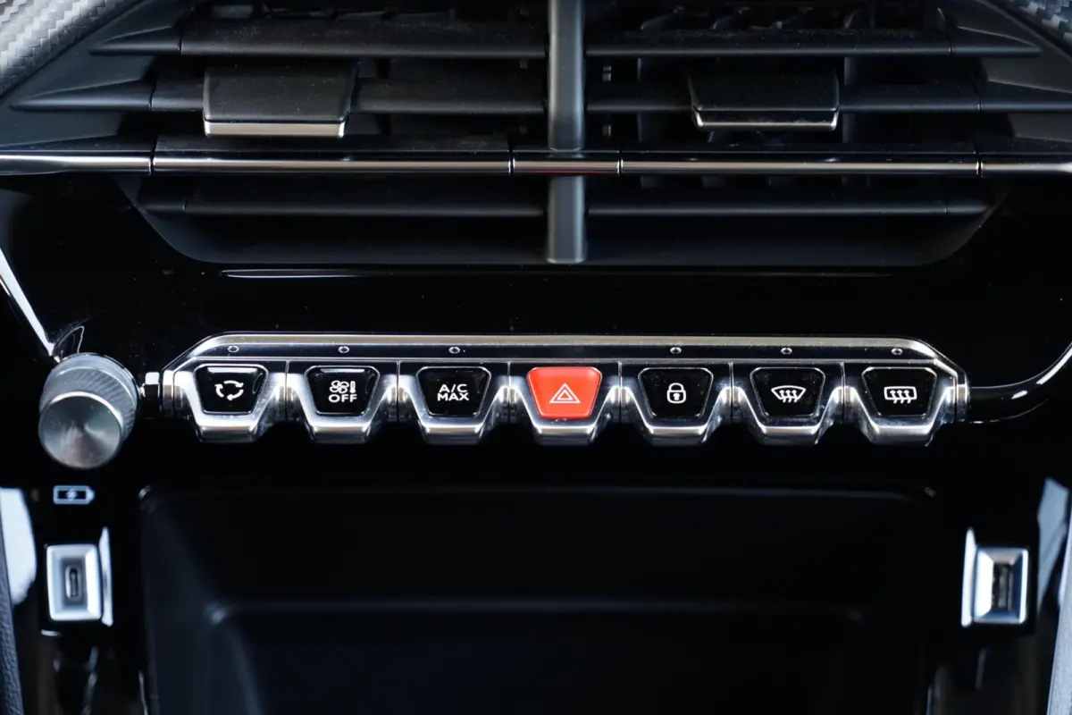 1.2 PureTech Active, NL, cruise, PDC, CarPlay