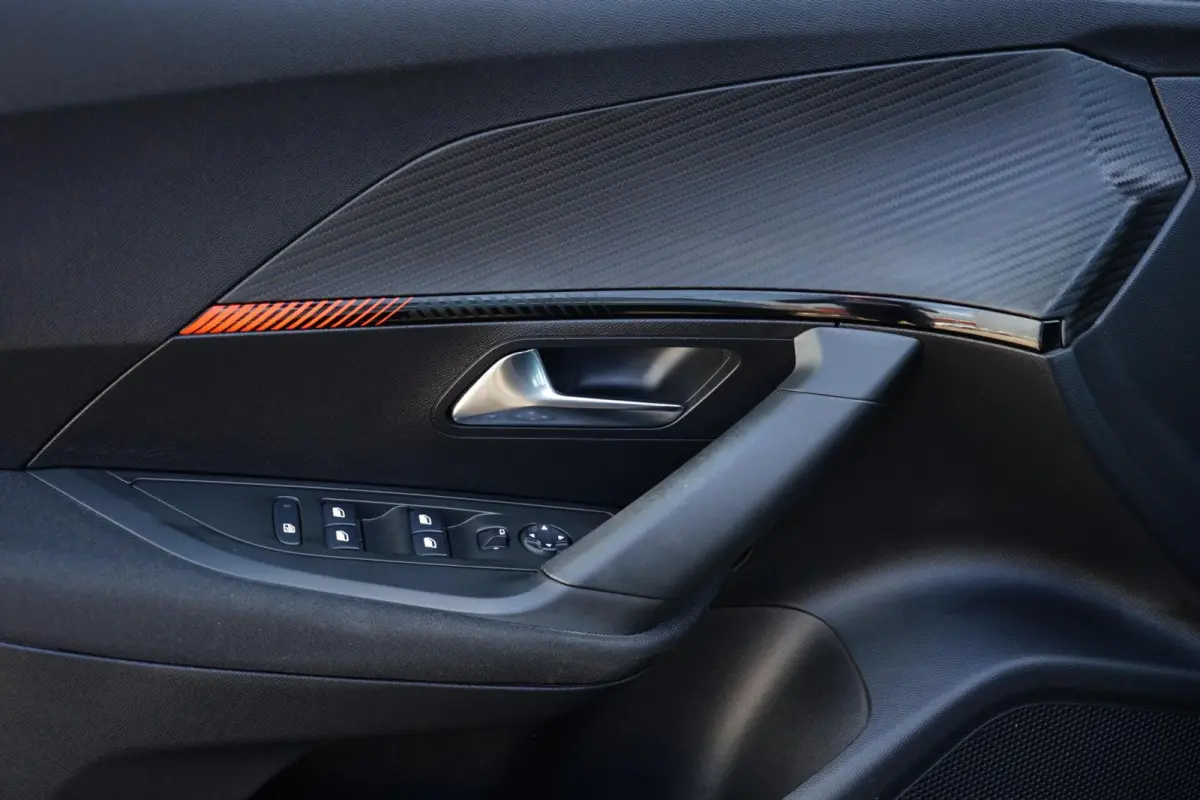 1.2 PureTech Active, NL, cruise, PDC, CarPlay