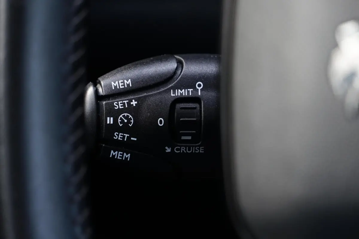 1.2 PureTech Active, NL, cruise, PDC, CarPlay
