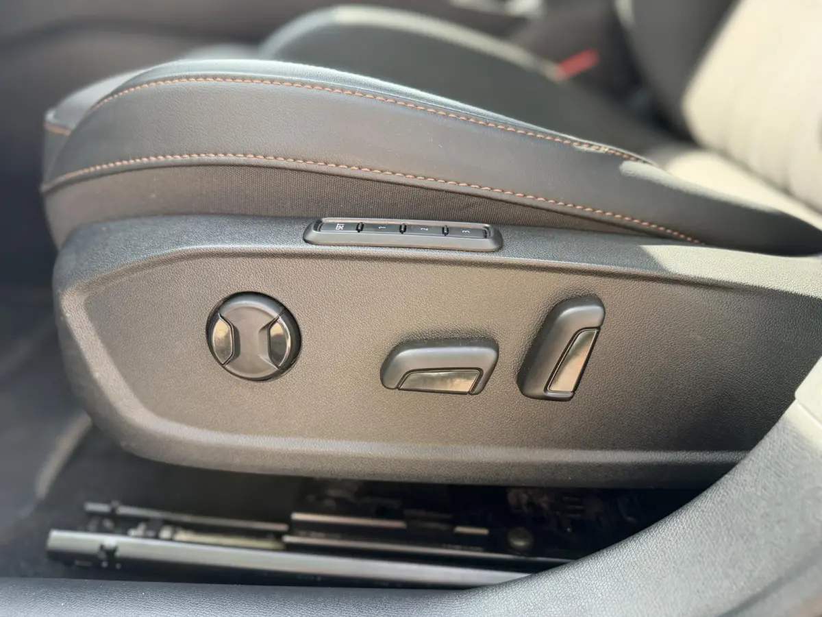 1.4 e-Hybrid VZ Performance | Copper | | Pano | SOH 95,3% | 360 | Memory | BTW |