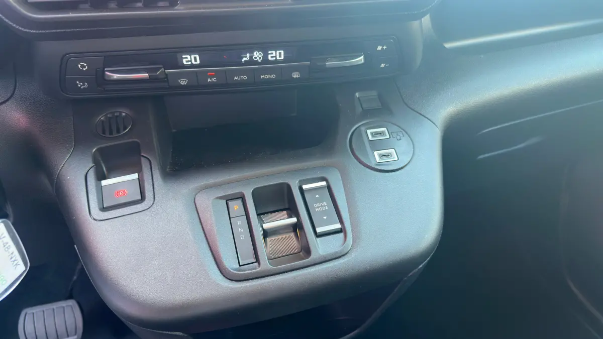 136 L2 50 kWh | Climate Control | Cruise Control | Parkeersensoren