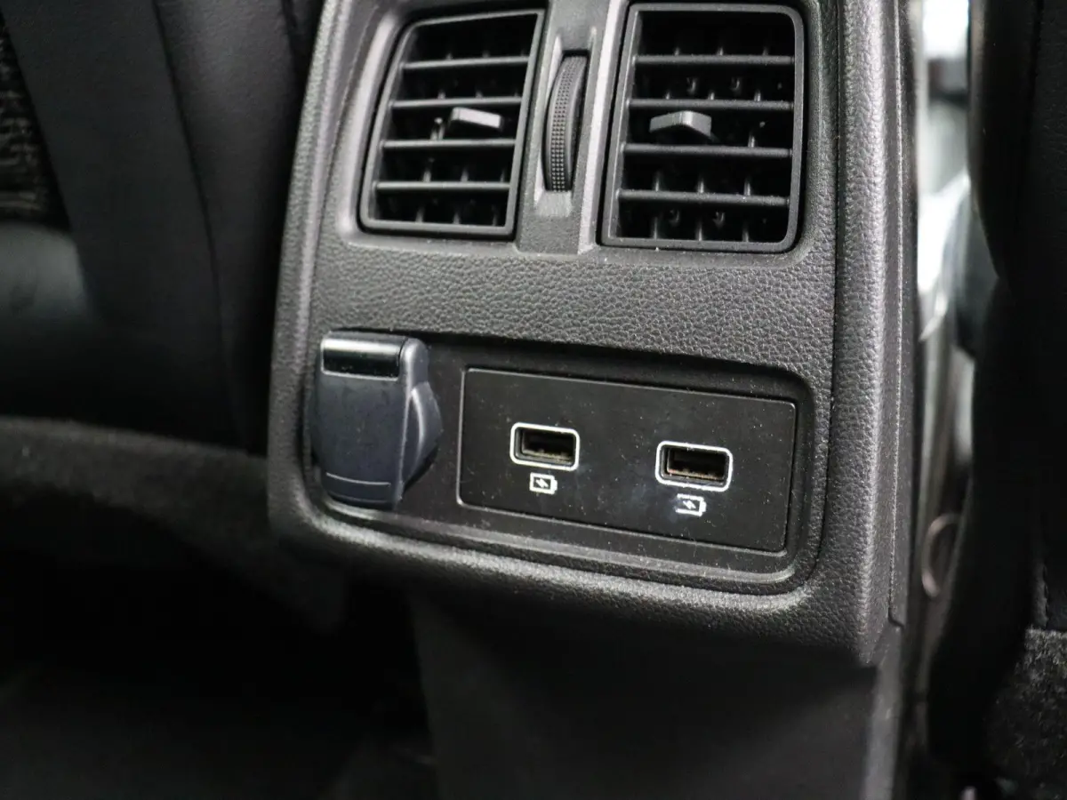 1.6 E-Tech Hybrid 145 Techno | Achteruitrijcamera | Climate Control | Parkeersensoren Voor en Achter | All season banden |