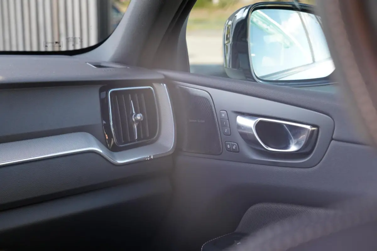 2.0 T6 Plug-in hybrid AWD Plus Dark Long Range | Harman Kardon | Elektrische verstelbare voorstoelen incl. geheugen | Adaptieve cruise control incl. BLIS | Stuurwielverwarming | Stoelverwarm