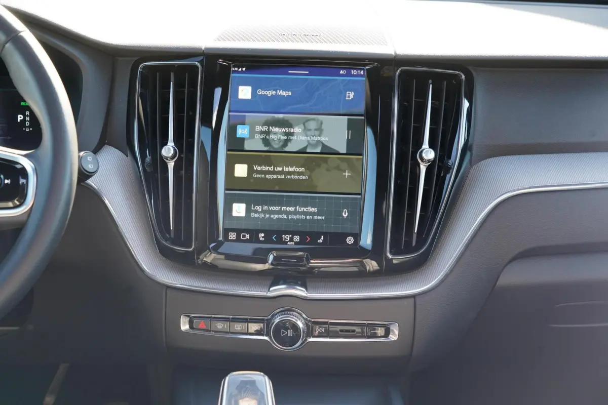 2.0 T6 Plug-in hybrid AWD Plus Dark Long Range | Harman Kardon | Elektrische verstelbare voorstoelen incl. geheugen | Adaptieve cruise control incl. BLIS | Stuurwielverwarming | Stoelverwarm