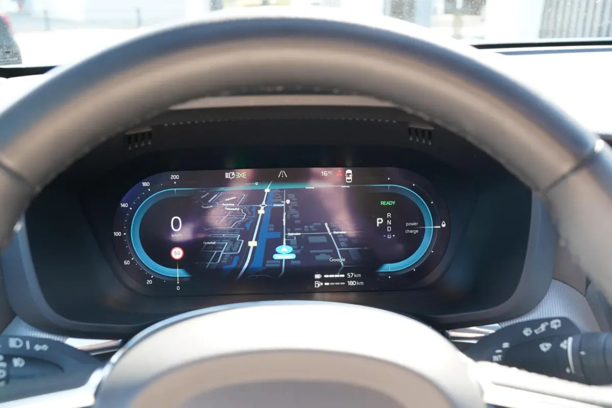 2.0 T6 Plug-in hybrid AWD Plus Dark Long Range | Harman Kardon | Elektrische verstelbare voorstoelen incl. geheugen | Adaptieve cruise control incl. BLIS | Stuurwielverwarming | Stoelverwarm