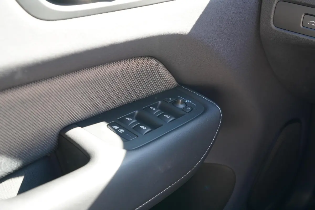 2.0 T6 Plug-in hybrid AWD Plus Dark Long Range | Harman Kardon | Elektrische verstelbare voorstoelen incl. geheugen | Adaptieve cruise control incl. BLIS | Stuurwielverwarming | Stoelverwarm