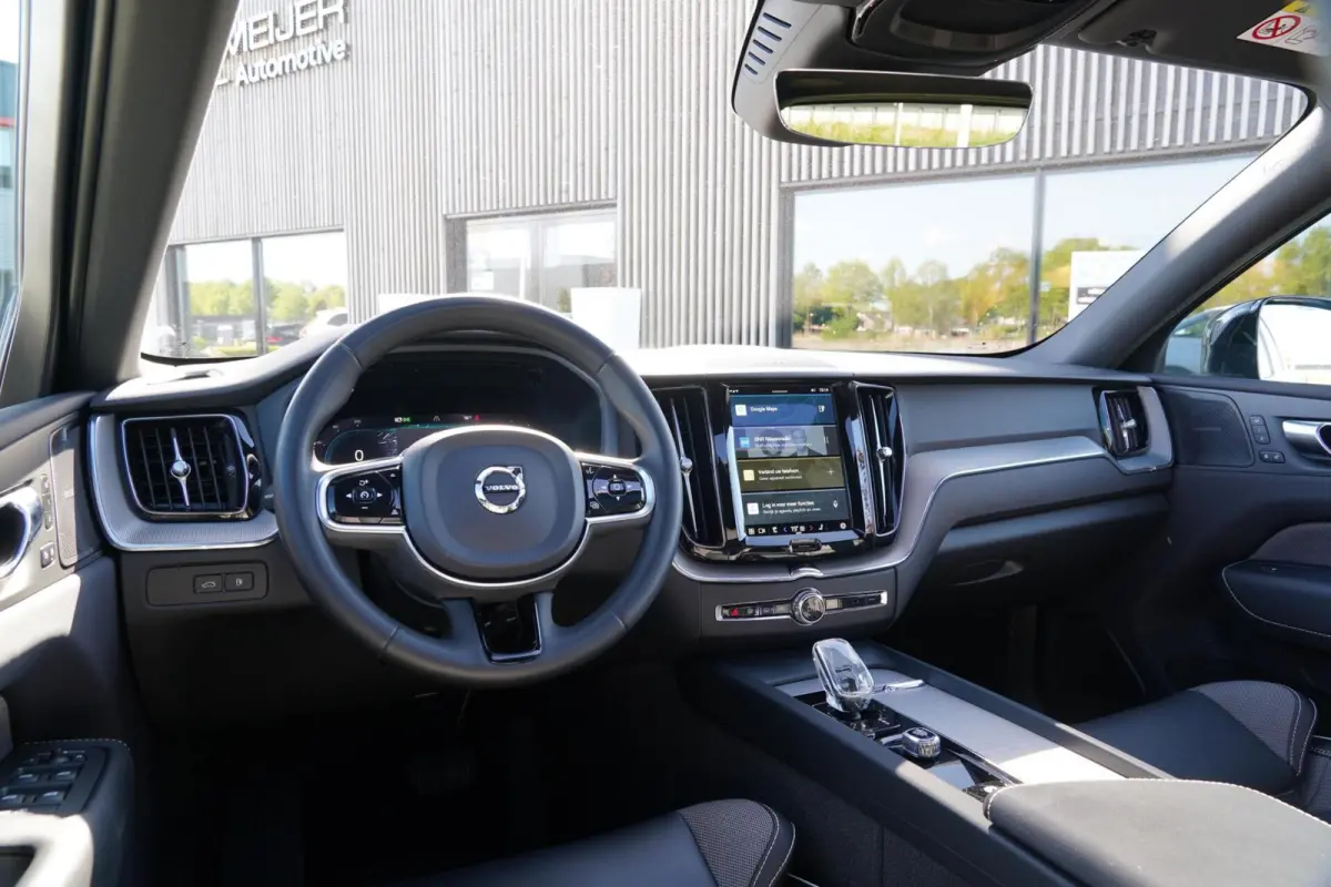 2.0 T6 Plug-in hybrid AWD Plus Dark Long Range | Harman Kardon | Elektrische verstelbare voorstoelen incl. geheugen | Adaptieve cruise control incl. BLIS | Stuurwielverwarming | Stoelverwarm