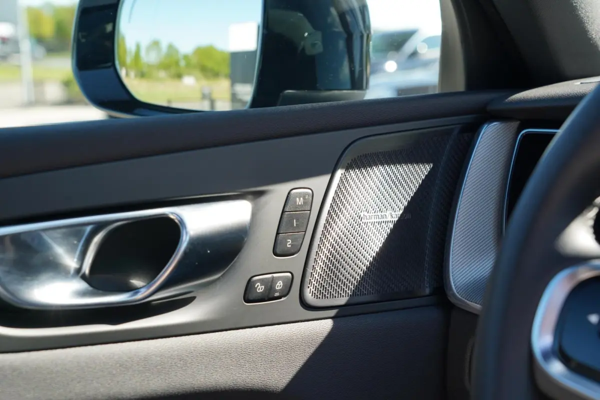2.0 T6 Plug-in hybrid AWD Plus Dark Long Range | Harman Kardon | Elektrische verstelbare voorstoelen incl. geheugen | Adaptieve cruise control incl. BLIS | Stuurwielverwarming | Stoelverwarm