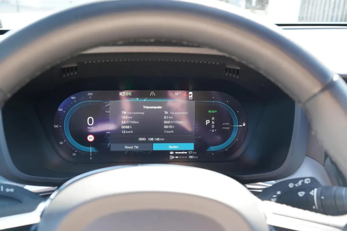 2.0 T6 Plug-in hybrid AWD Plus Dark Long Range | Harman Kardon | Elektrische verstelbare voorstoelen incl. geheugen | Adaptieve cruise control incl. BLIS | Stuurwielverwarming | Stoelverwarm