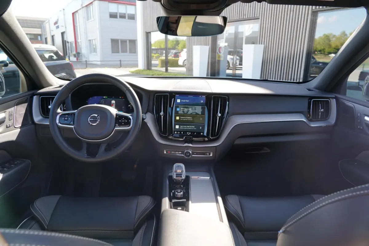 2.0 T6 Plug-in hybrid AWD Plus Dark Long Range | Harman Kardon | Elektrische verstelbare voorstoelen incl. geheugen | Adaptieve cruise control incl. BLIS | Stuurwielverwarming | Stoelverwarm