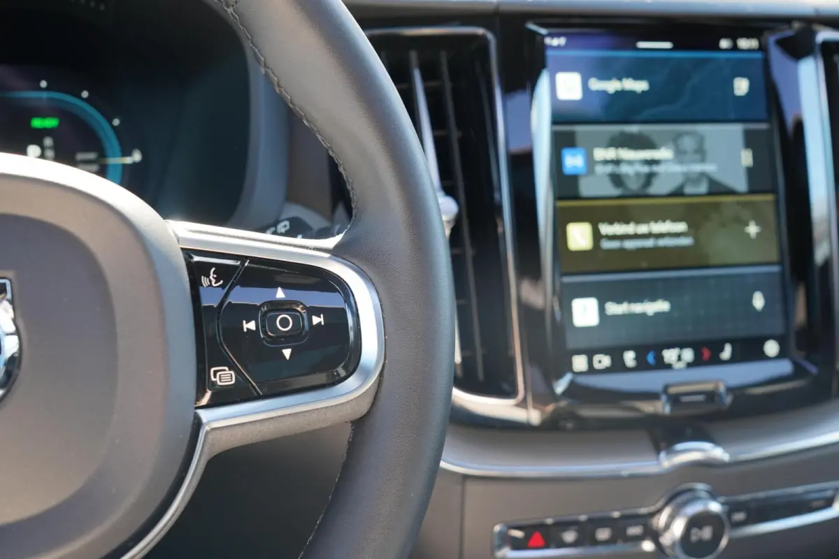 2.0 T6 Plug-in hybrid AWD Plus Dark Long Range | Harman Kardon | Elektrische verstelbare voorstoelen incl. geheugen | Adaptieve cruise control incl. BLIS | Stuurwielverwarming | Stoelverwarm