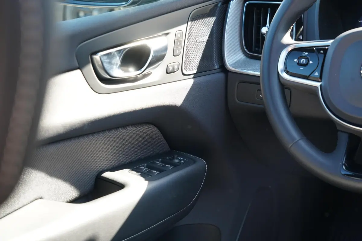 2.0 T6 Plug-in hybrid AWD Plus Dark Long Range | Harman Kardon | Elektrische verstelbare voorstoelen incl. geheugen | Adaptieve cruise control incl. BLIS | Stuurwielverwarming | Stoelverwarm