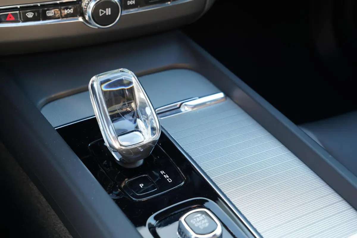 2.0 T6 Plug-in hybrid AWD Plus Dark Long Range | Harman Kardon | Elektrische verstelbare voorstoelen incl. geheugen | Adaptieve cruise control incl. BLIS | Stuurwielverwarming | Stoelverwarm