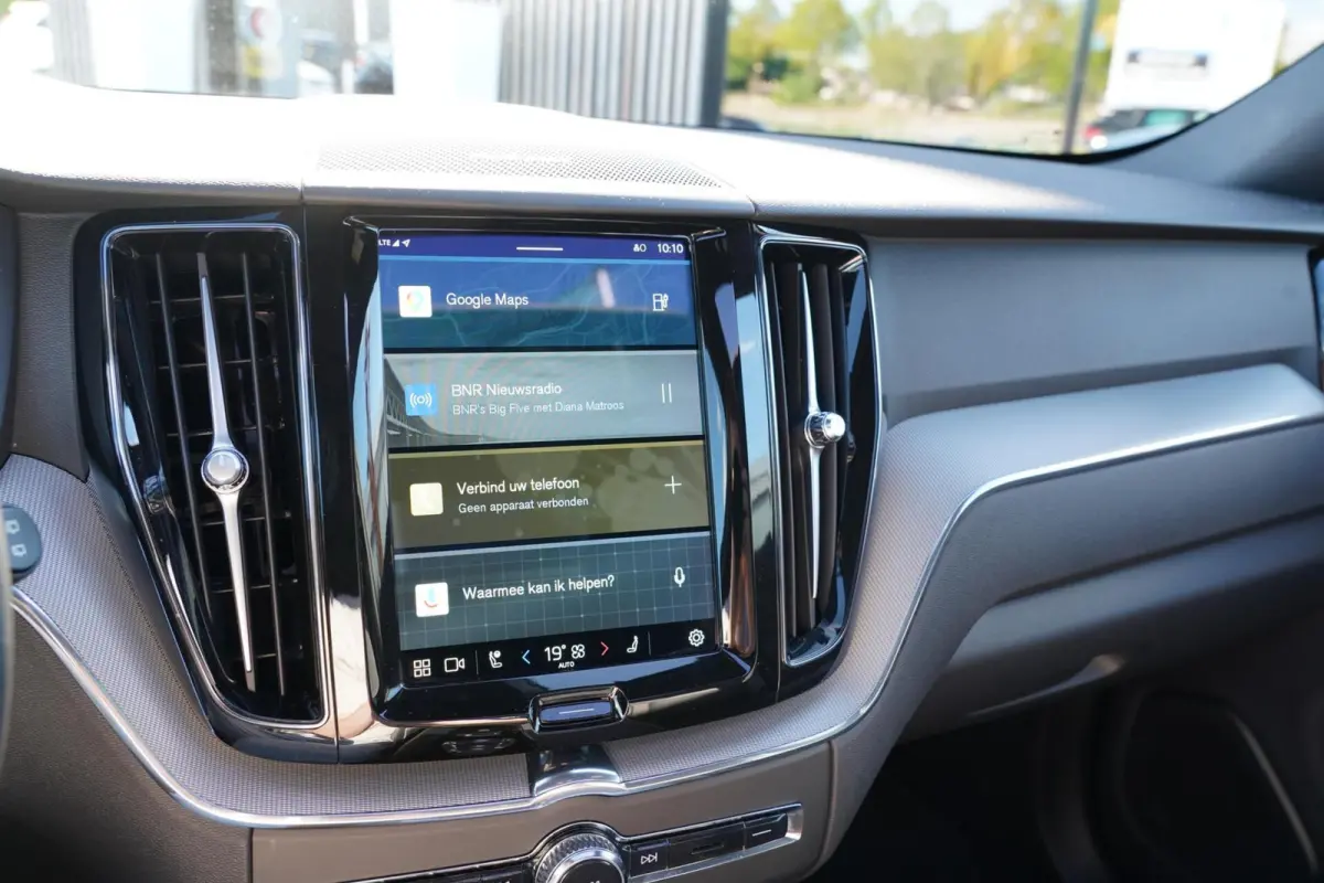 2.0 T6 Plug-in hybrid AWD Plus Dark Long Range | Harman Kardon | Elektrische verstelbare voorstoelen incl. geheugen | Adaptieve cruise control incl. BLIS | Stuurwielverwarming | Stoelverwarm