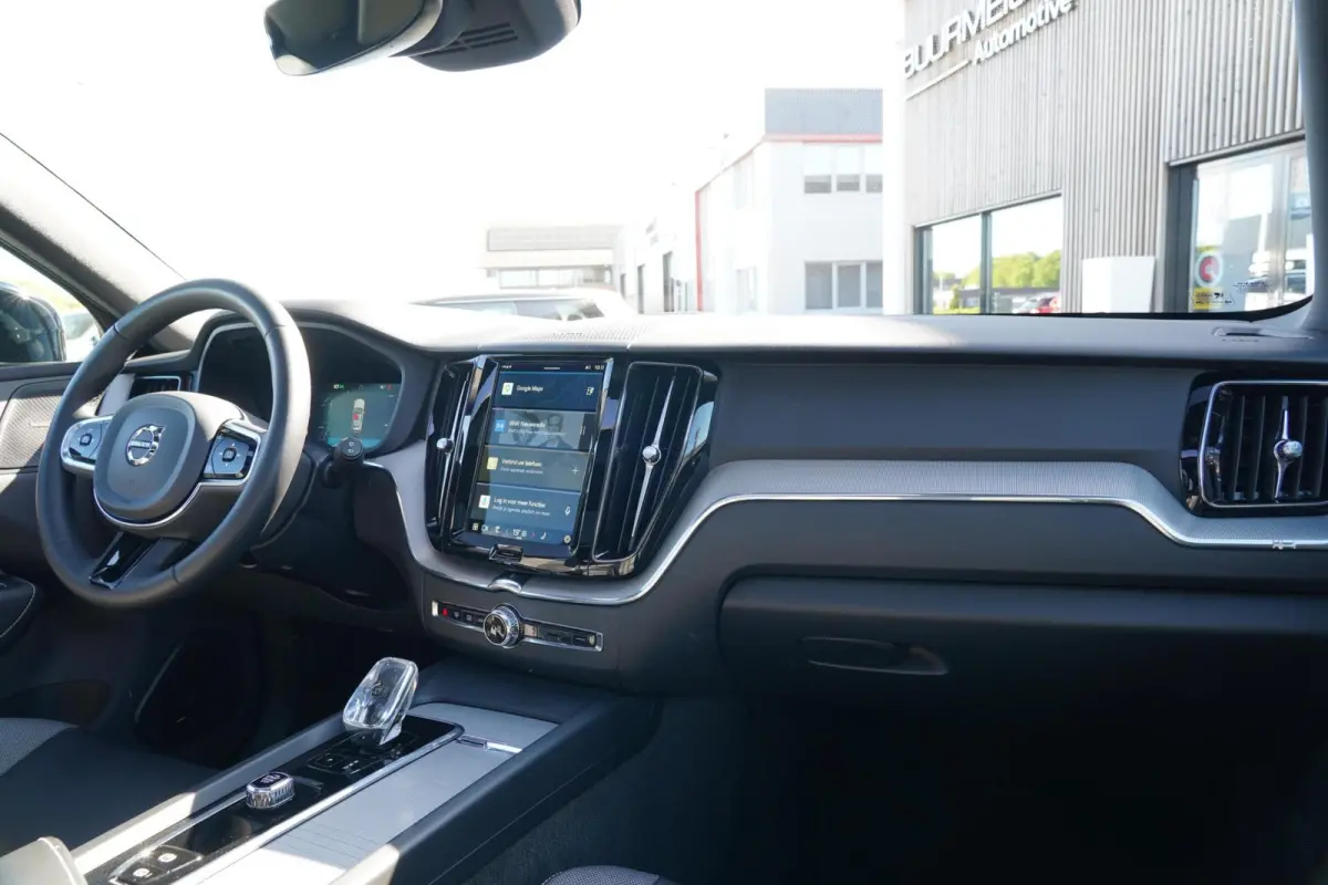 2.0 T6 Plug-in hybrid AWD Plus Dark Long Range | Harman Kardon | Elektrische verstelbare voorstoelen incl. geheugen | Adaptieve cruise control incl. BLIS | Stuurwielverwarming | Stoelverwarm