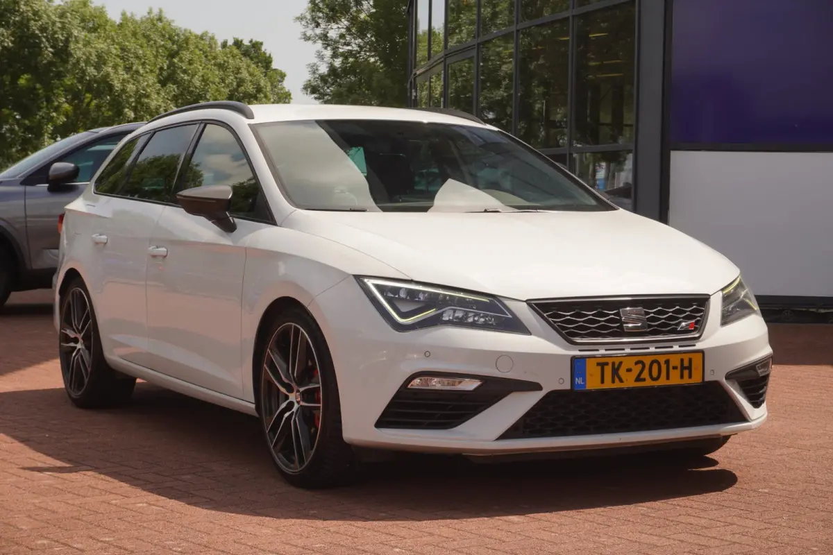 2.0 TSI CUPRA 300 / ORIG-NL / DCC / Virtual / Sfeerverlichting / ParelmoerWit / All-seasons / = ZOMER AKTIE !!