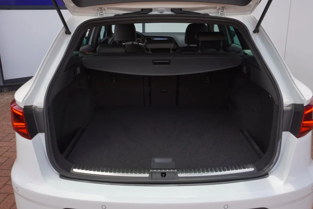 2.0 TSI CUPRA 300 / ORIG-NL / DCC / Virtual / Sfeerverlichting / ParelmoerWit / All-seasons / = ZOMER AKTIE !!