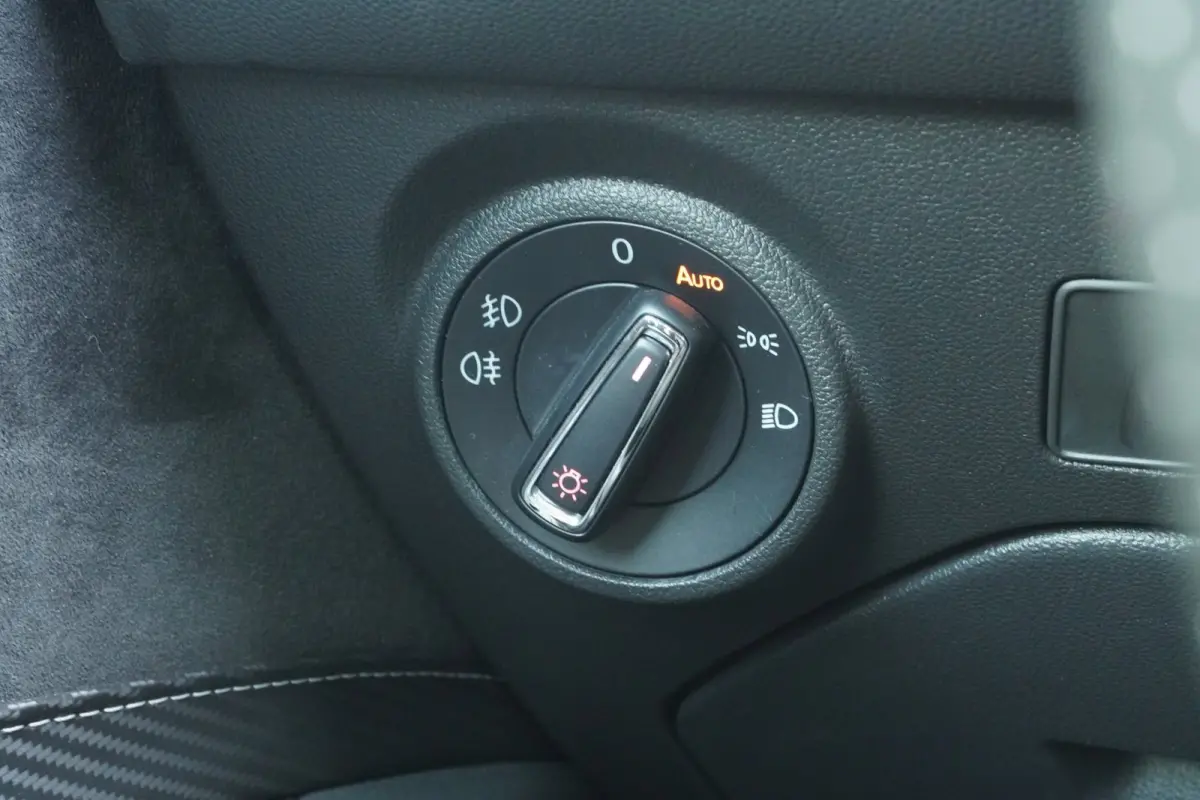 2.0 TSI CUPRA 300 / ORIG-NL / DCC / Virtual / Sfeerverlichting / ParelmoerWit / All-seasons / = ZOMER AKTIE !!