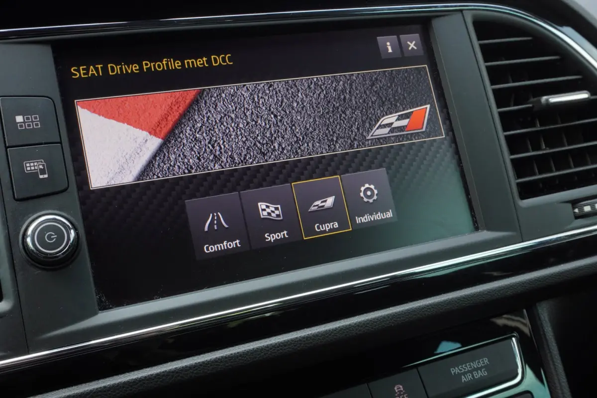 2.0 TSI CUPRA 300 / ORIG-NL / DCC / Virtual / Sfeerverlichting / ParelmoerWit / All-seasons / = ZOMER AKTIE !!