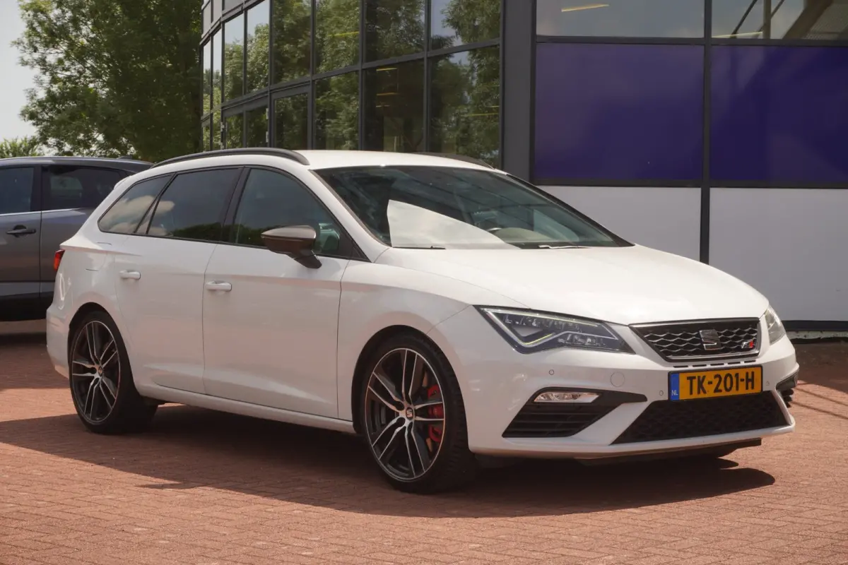 2.0 TSI CUPRA 300 / ORIG-NL / DCC / Virtual / Sfeerverlichting / ParelmoerWit / All-seasons / = ZOMER AKTIE !!