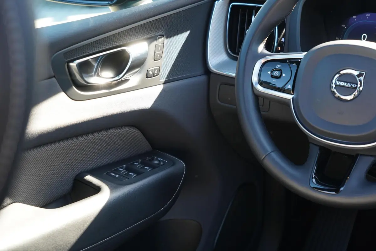 T6 Plug-in hybrid AWD Plus Dark Long Range | Trekhaak | Panoramisch schuif/kanteldak | 360 graden camera | Stoel en stuurwielverwarming | Parkeerverwarming | Adaptieve cruise control incl. B