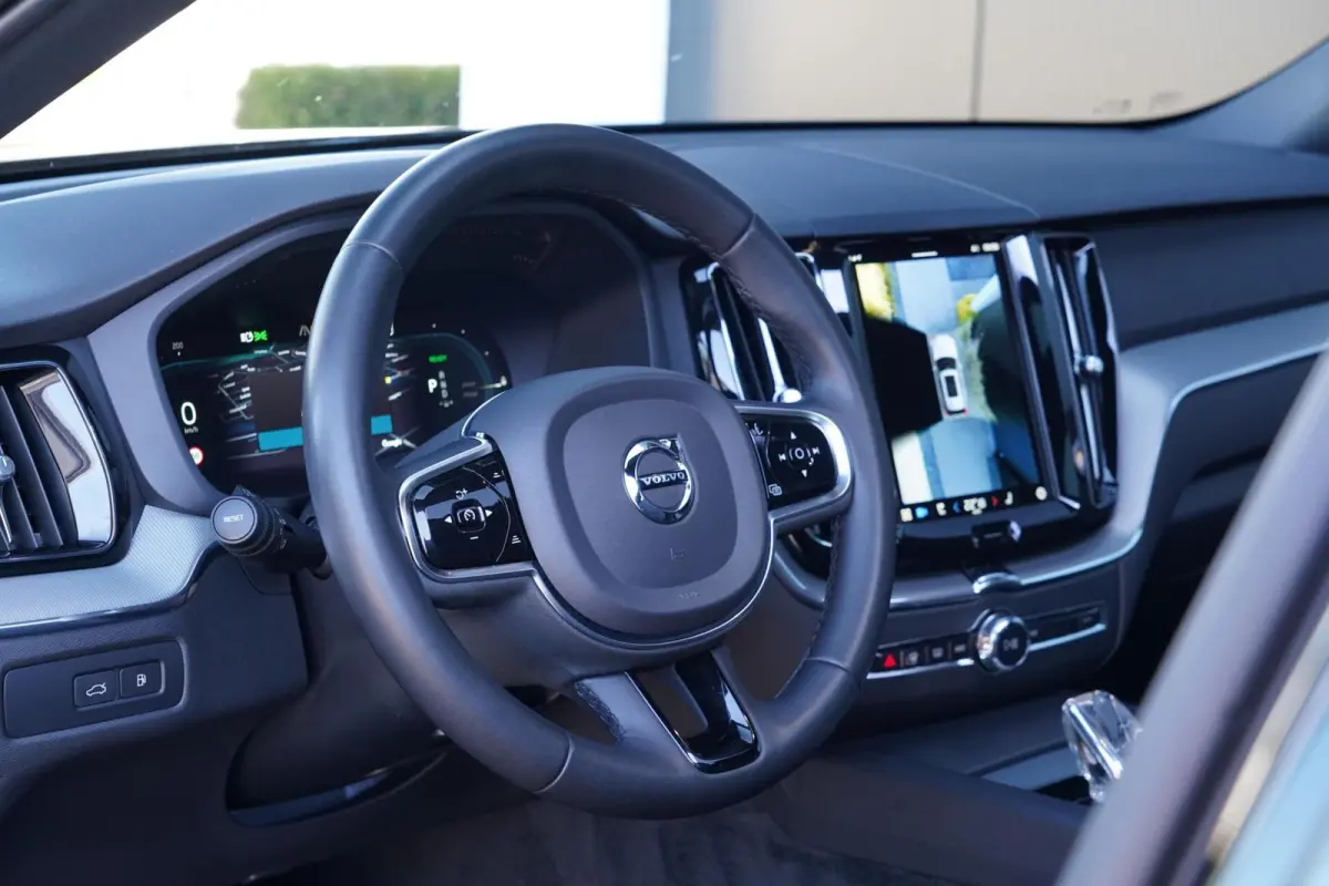T6 Plug-in hybrid AWD Plus Dark Long Range | Trekhaak | Panoramisch schuif/kanteldak | 360 graden camera | Stoel en stuurwielverwarming | Parkeerverwarming | Adaptieve cruise control incl. B