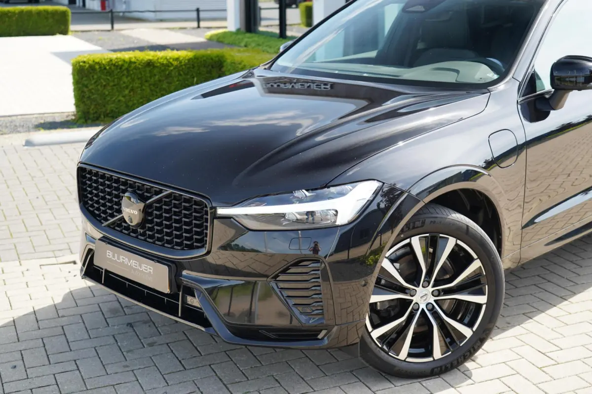T6 Plug-in hybrid AWD Plus Dark Long Range | Trekhaak | Panoramisch schuif/kanteldak | 360 graden camera | Stoel en stuurwielverwarming | Parkeerverwarming | Adaptieve cruise control incl. B