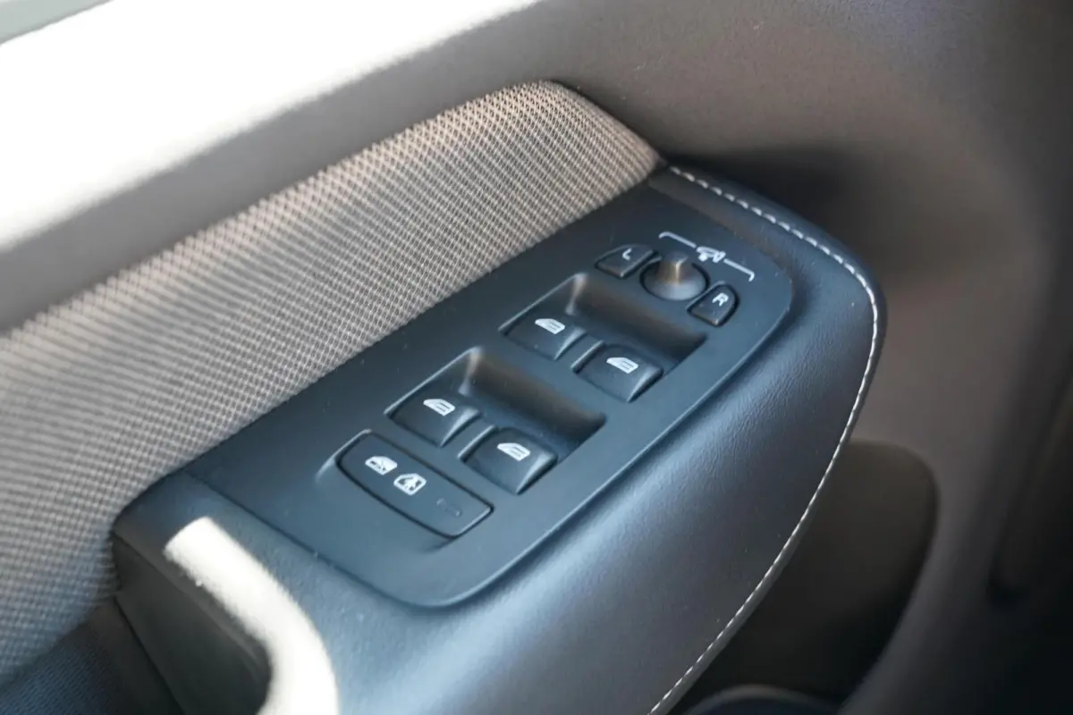 T6 Plug-in hybrid AWD Plus Dark Long Range | Trekhaak | Panoramisch schuif/kanteldak | 360 graden camera | Stoel en stuurwielverwarming | Parkeerverwarming | Adaptieve cruise control incl. B