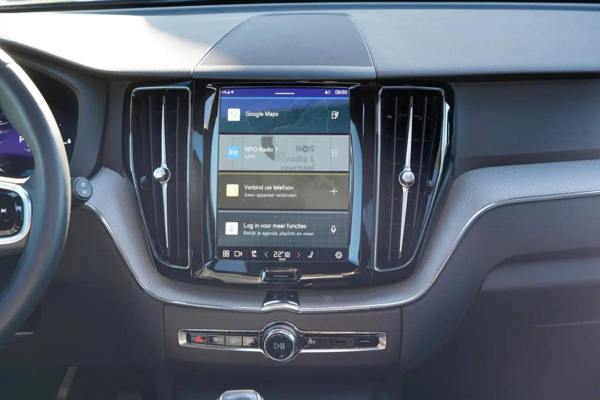 T6 Plug-in hybrid AWD Plus Dark Long Range | Trekhaak | Panoramisch schuif/kanteldak | 360 graden camera | Stoel en stuurwielverwarming | Parkeerverwarming | Adaptieve cruise control incl. B