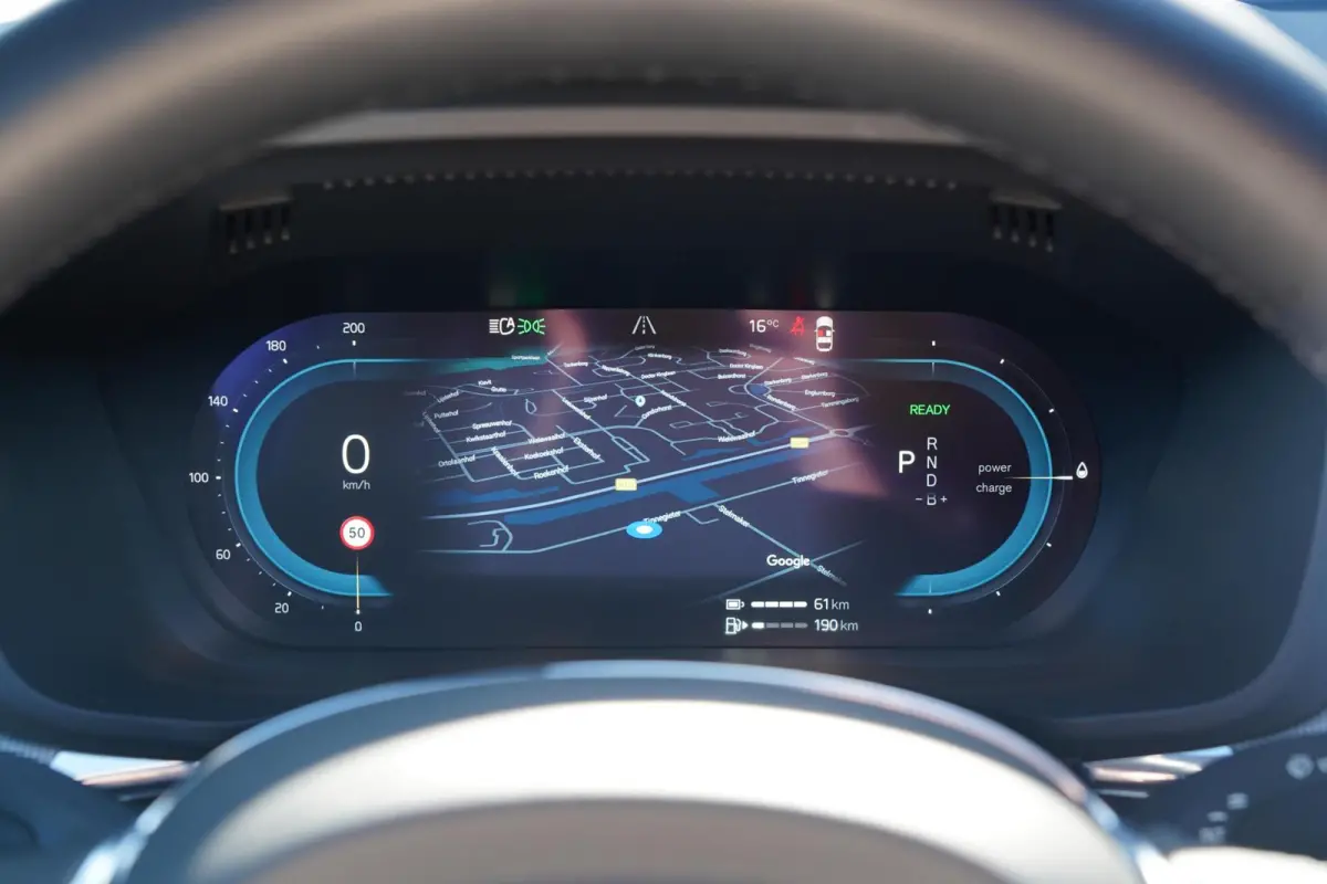 T6 Plug-in hybrid AWD Plus Dark Long Range | Trekhaak | Panoramisch schuif/kanteldak | 360 graden camera | Stoel en stuurwielverwarming | Parkeerverwarming | Adaptieve cruise control incl. B
