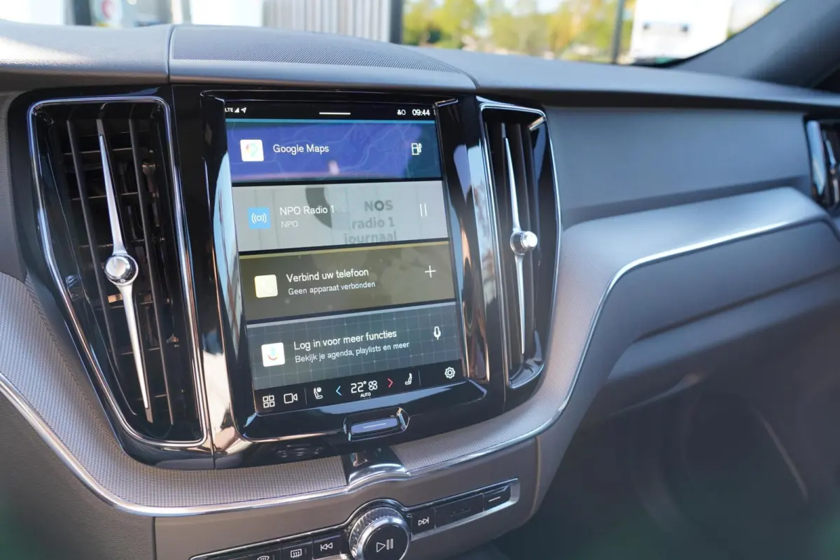 T6 Plug-in hybrid AWD Plus Dark Long Range | Trekhaak | Panoramisch schuif/kanteldak | 360 graden camera | Stoel en stuurwielverwarming | Parkeerverwarming | Adaptieve cruise control incl. B