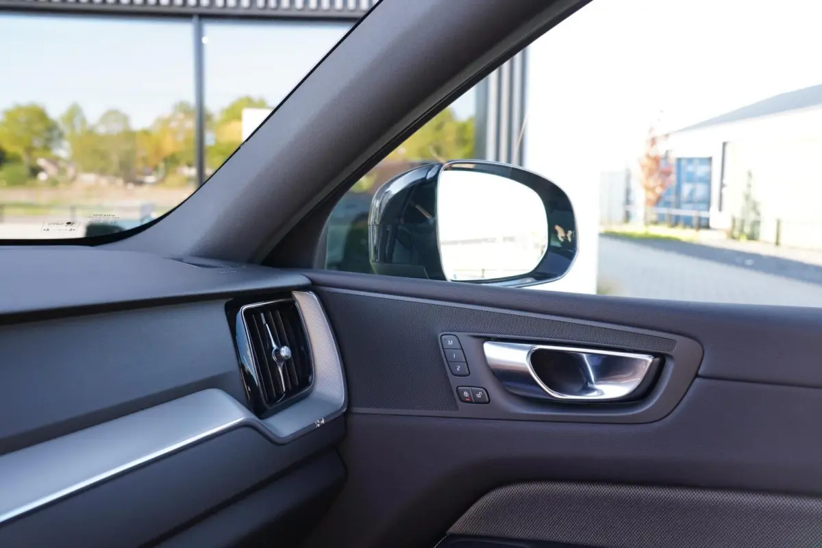 T6 Plug-in hybrid AWD Plus Dark Long Range | Trekhaak | Panoramisch schuif/kanteldak | 360 graden camera | Stoel en stuurwielverwarming | Parkeerverwarming | Adaptieve cruise control incl. B