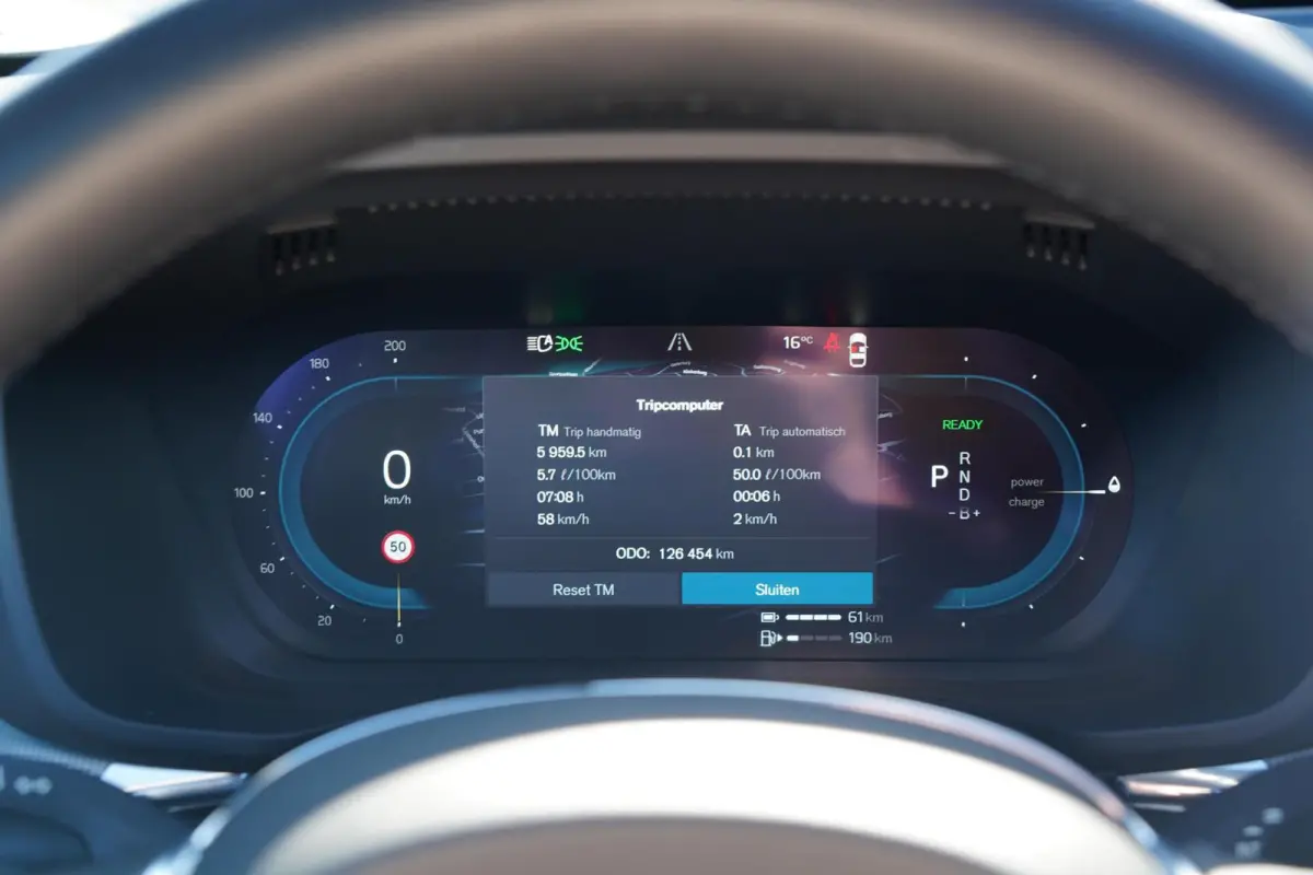 T6 Plug-in hybrid AWD Plus Dark Long Range | Trekhaak | Panoramisch schuif/kanteldak | 360 graden camera | Stoel en stuurwielverwarming | Parkeerverwarming | Adaptieve cruise control incl. B
