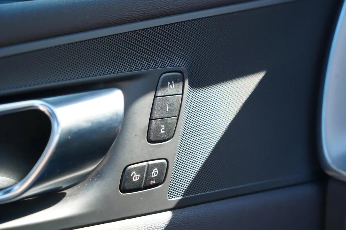 T6 Plug-in hybrid AWD Plus Dark Long Range | Trekhaak | Panoramisch schuif/kanteldak | 360 graden camera | Stoel en stuurwielverwarming | Parkeerverwarming | Adaptieve cruise control incl. B